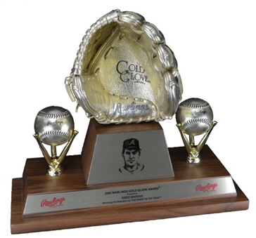 2002 Greg Maddux Rawlings Gold Glove Award